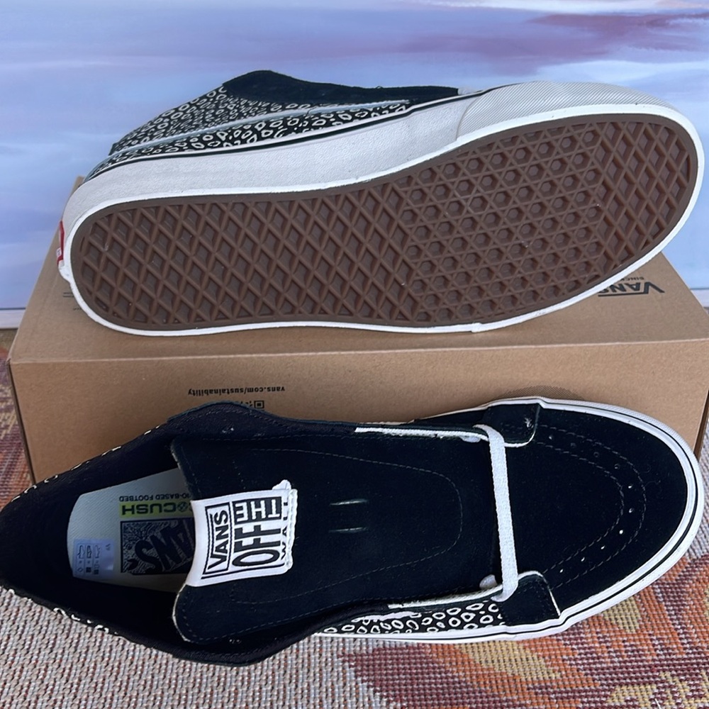 Vans WMNS Sk8-Hi 38 Deco
Sting Ray Black/Vintage White
VN0A4BX64WM
Sneakers - Picture 4 of 16